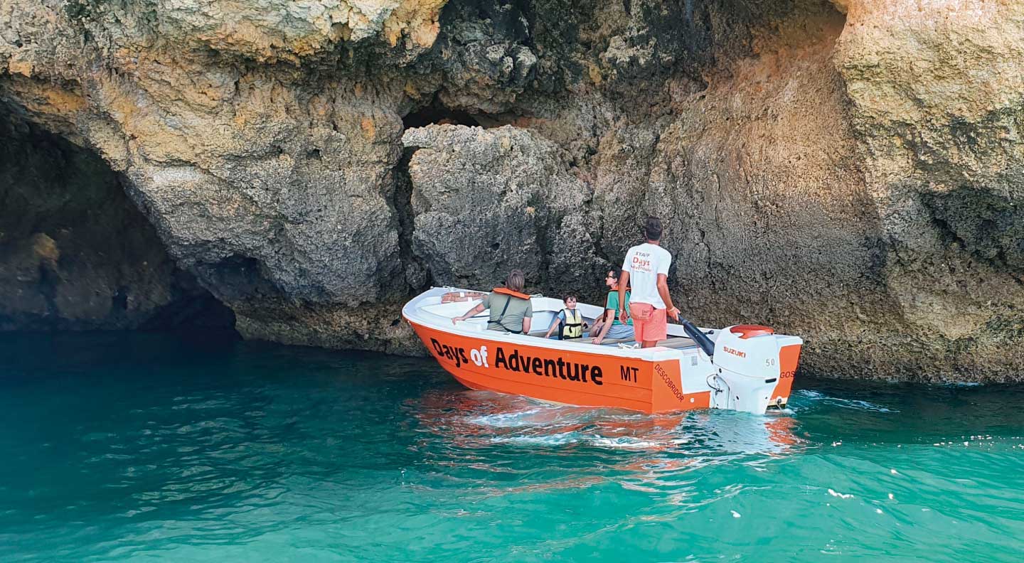 boat-tour-caves-ponta-piedade-1440