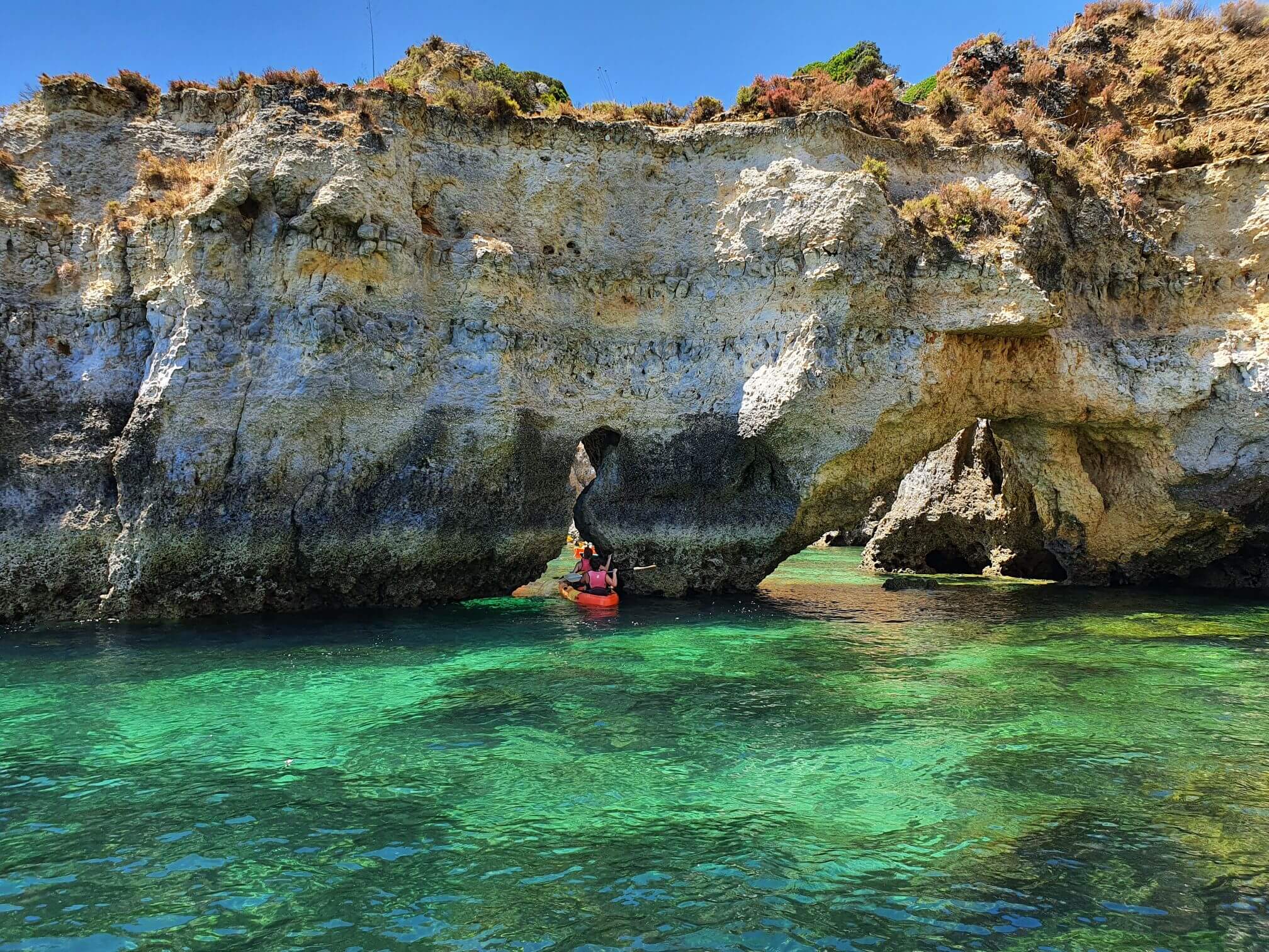 kayak-tour-grottos-lagos-days-of-adventure-3